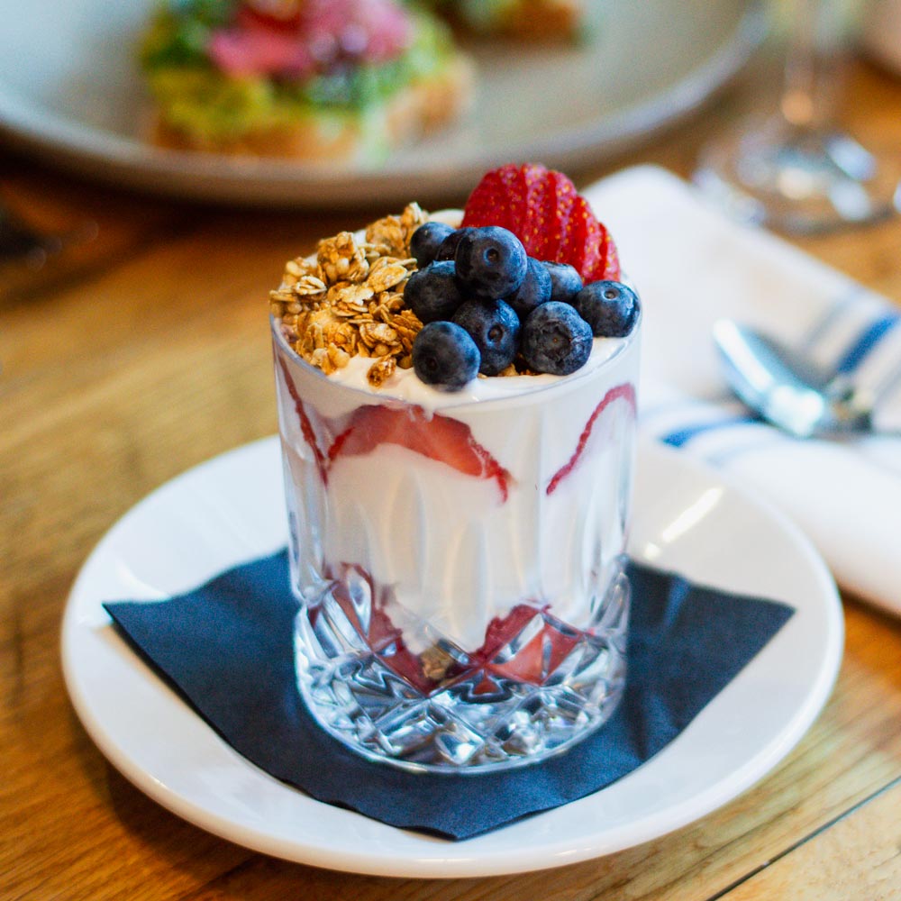 BREAKFAST FRUIT AND YOGURT PARFAIT