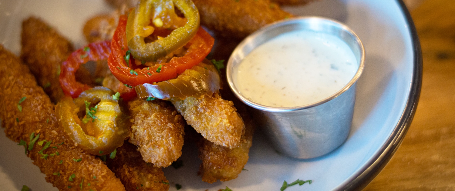calamari sticks with dipping sauce